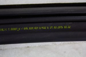 Skoda Fabia Mk3 (NJ) Listwa / Uszczelka szyby drzwi tylnych 6V6839431