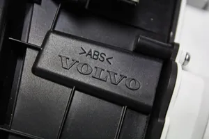 Volvo V40 Cross country Licznik / Prędkościomierz 36011404
