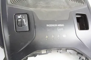 Toyota Avensis T270 Rivestimento in plastica cornice della leva del cambio 5880405220