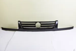 Volkswagen Golf III Grille calandre supérieure de pare-chocs avant vw07023ga