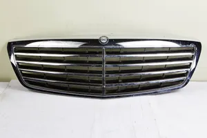 Mercedes-Benz S W221 Grotelės viršutinės 2218800083