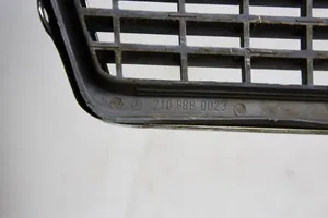 Mercedes-Benz E W210 Griglia anteriore 2108880023