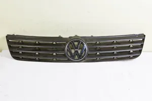 Volkswagen PASSAT B5 Grotelės viršutinės 