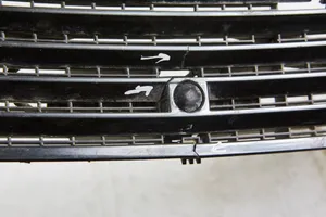 Mercedes-Benz C W203 Kratka wlotu powietrza na maskę 2038800205