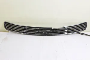 Mercedes-Benz C W203 Kratka wlotu powietrza na maskę 2038800205