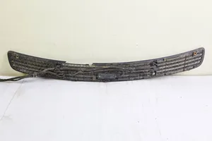 Mercedes-Benz C W203 Kratka wlotu powietrza na maskę 2038800205