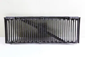 Volvo 740 Grille calandre supérieure de pare-chocs avant 1369617