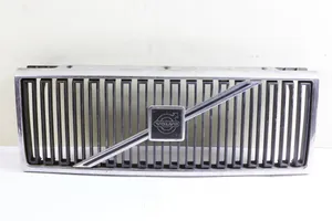 Volvo 740 Front bumper upper radiator grill 1369617