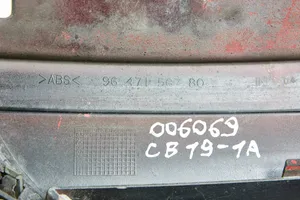 Citroen C3 Grotelės viršutinės 9647156577