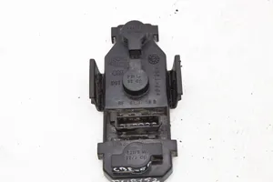 Audi 100 S4 C4 Cubierta del soporte de la lámpara de la luz trasera bl3158b