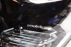 Citroen C4 III e-C4 Headlight/headlamp 73243672