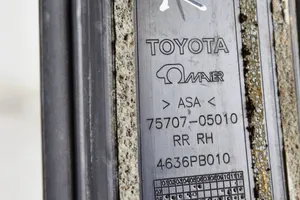 Toyota Avensis T270 Rivestimento modanatura del vetro della portiera posteriore 7570705010