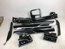 BMW 7 G11 G12 Set di rivestimento del pannello della portiera 8070728