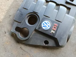 Volkswagen PASSAT B5.5 Couvercle cache moteur 0134271A