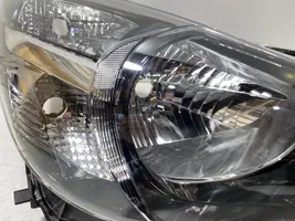 Mazda 2 Lampa przednia DB5J51030