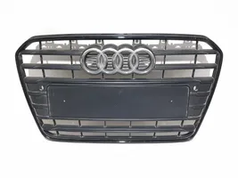 Audi A5 8T 8F Grotelės viršutinės 8T0853651G