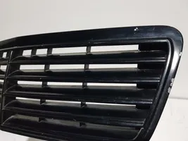 Mercedes-Benz CLK A208 C208 Grille calandre supérieure de pare-chocs avant 2088800085