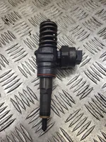 Volkswagen PASSAT B5.5 Injecteur de carburant 038130073J