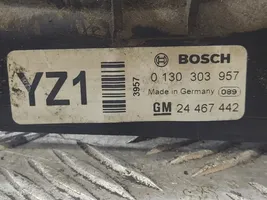 Opel Astra H Jäähdyttimen jäähdytinpuhaltimen suojus 24467444