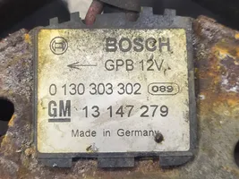 Opel Astra H Jäähdyttimen jäähdytinpuhaltimen suojus 13132559