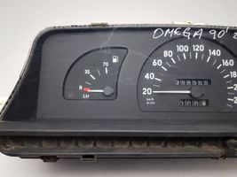 Opel Omega A Compteur de vitesse tableau de bord 90213846