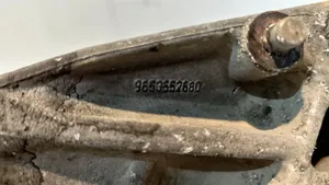 Citroen C4 Grand Picasso Vetoakselin tukilaakerin kiinnike 9653552680