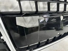 Audi Q3 8U Grille calandre supérieure de pare-chocs avant 8U0853653M