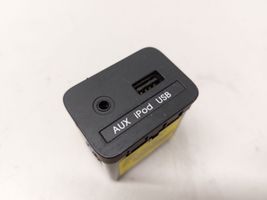 KIA Sportage USB-pistokeliitin 961103W500