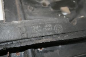 BMW 7 E38 Staffa del pannello di supporto del radiatore parte superiore 