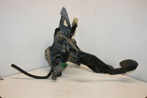 Volkswagen PASSAT B5.5 Pedal assembly 8D1721117K