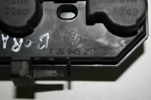 Volkswagen Bora Galinio žibinto detalė 1J5945257