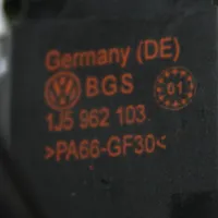 Volkswagen Bora Aizmugurējā pārsega slēdzene (ārpusē) 1J5962103