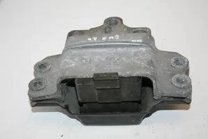 Volkswagen PASSAT B7 Engine mount bracket 3C0199555