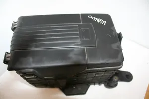Skoda Octavia Mk2 (1Z) Support boîte de batterie 1K0915333