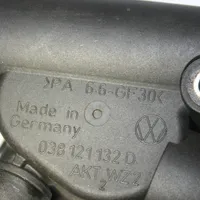 Volkswagen PASSAT B5.5 Boîtier de thermostat 038121132D