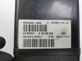 Mercedes-Benz S W220 Keskuslukituksen alipainepumppu 2208001248