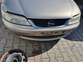 Opel Vectra B Zderzak przedni L146