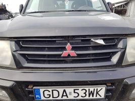 Mitsubishi Pajero Maskownica / Grill / Atrapa górna chłodnicy 