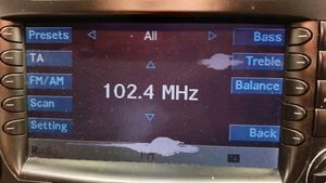 Mercedes-Benz SL R230 Radion/GPS-laitteen pääyksikön kehys A2308204189