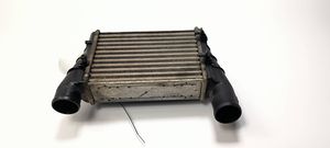 Volkswagen PASSAT B4 Chłodnica powietrza doładowującego / Intercooler 058145805A