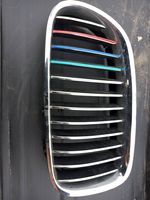 BMW 5 F10 F11 Grille calandre supérieure de pare-chocs avant 7200727