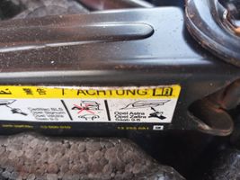 Opel Astra J Set di attrezzi 13323032