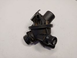 BMW 5 F10 F11 Termostat / Obudowa termostatu 7601159