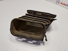 BMW 3 F30 F35 F31 Oro paėmimo kanalo detalė (-ės) 13717613156