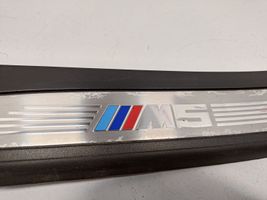 BMW M5 Takaoven kynnyksen suojalista 51477896861