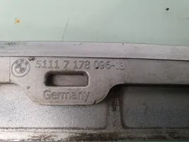 BMW 5 E60 E61 Modanatura separatore del paraurti anteriore 7178096