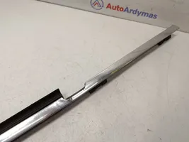 BMW 5 E34 Rivestimento modanatura del vetro della portiera posteriore 51221944718