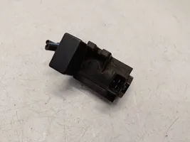 BMW 5 E39 Valve vacuum 2247906