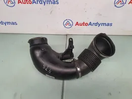 BMW 5 E60 E61 Część rury dolotu powietrza 13717801547