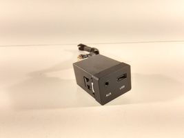 KIA Ceed Enchufe conector USB 961202B000